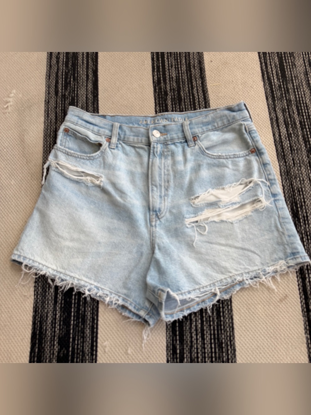 American Eagle Outfitters Women's high Rise Light 90's Boyfriend Denim Shorts 10